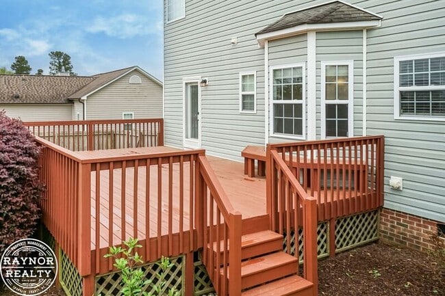 Building Photo - 335 Moonlight Dr