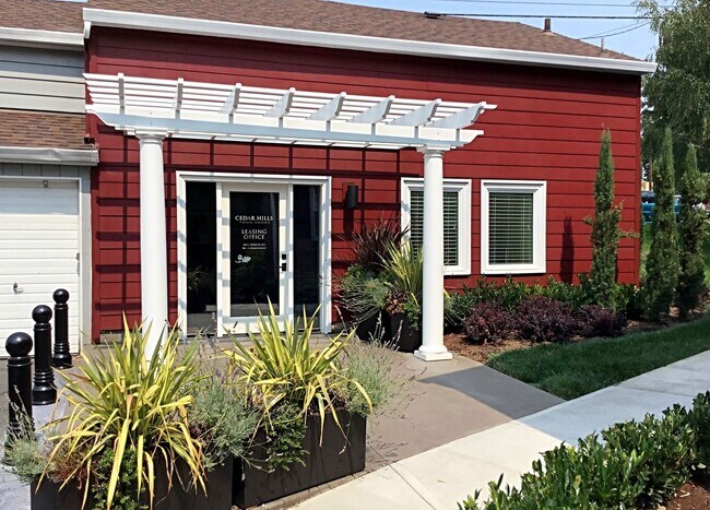 Building Photo - Retro Townhome in Beautiful Serene Setting!