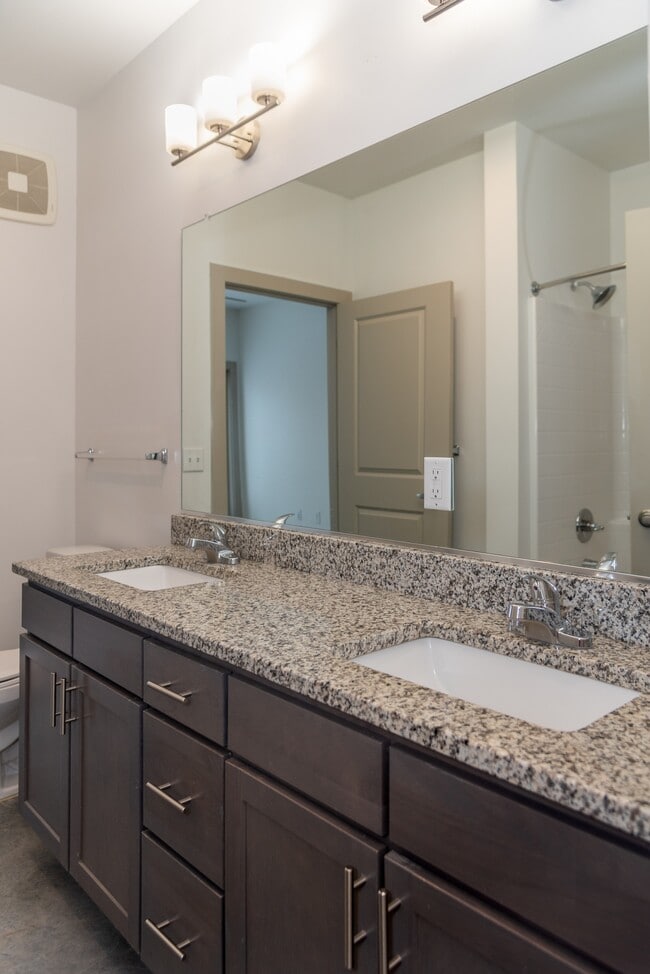 Building Photo - The Edge