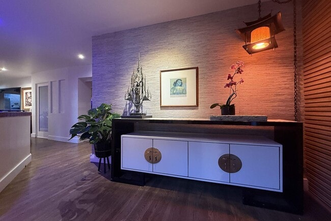 Building Photo - 2066 Glencoe Way