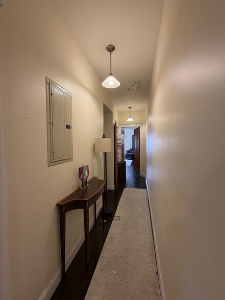 Building Photo - 6 Giles Park