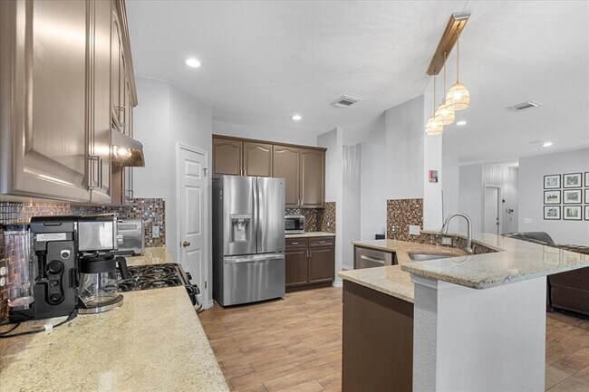 Building Photo - 4104 Sun Spirit Dr