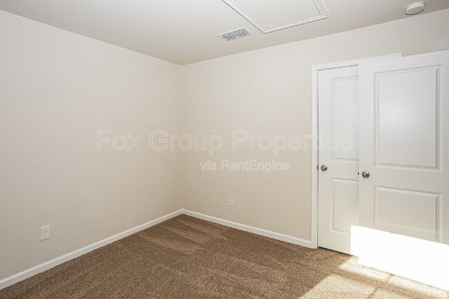 Building Photo - 160 Browband St