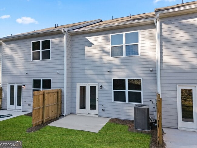 Building Photo - 541 Magnolia Cir