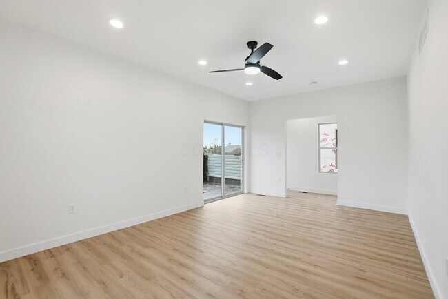 Building Photo - 412 St Clair Ave