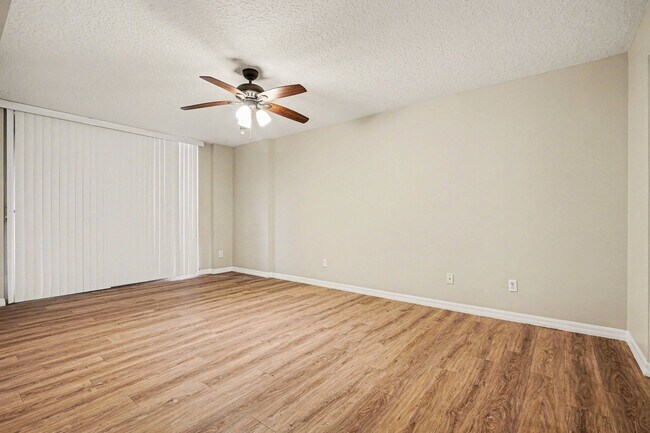 Building Photo - 1575 N Hwy A1A