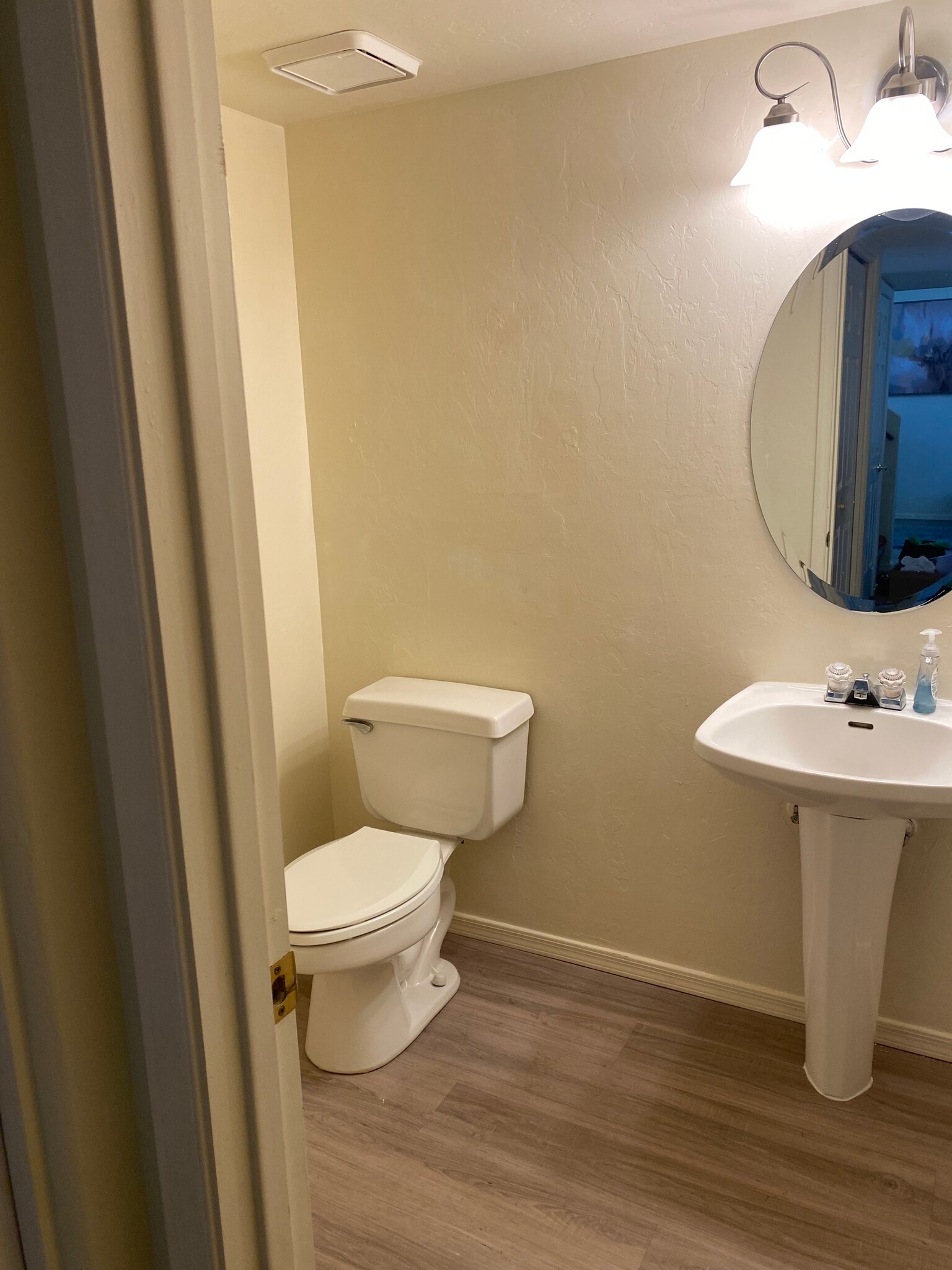 Building Photo - 3444 N Applewood Dr