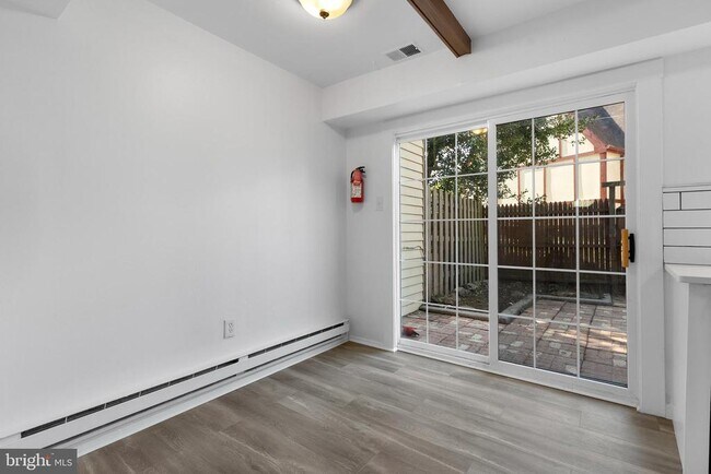 Building Photo - 14 Dover Ct