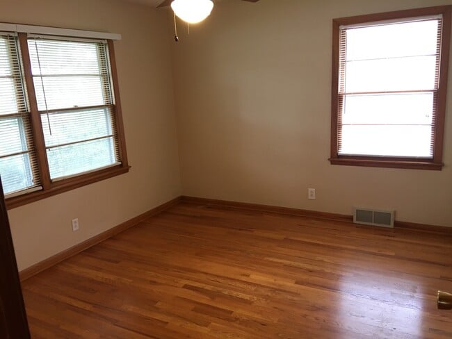 Building Photo - 1141 S 44th St