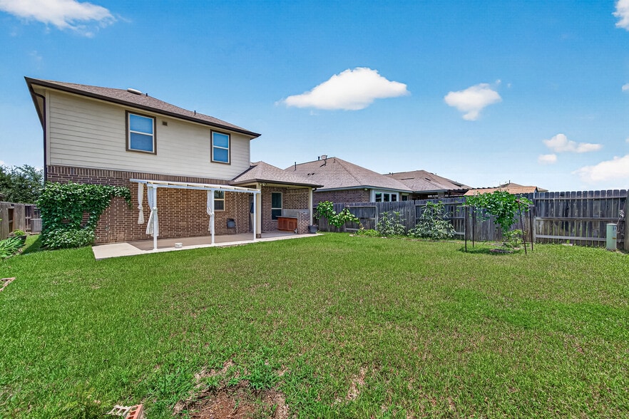 Building Photo - 20223 Highfield Park Dr