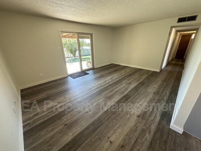 Building Photo - 3232 Louraine Cir