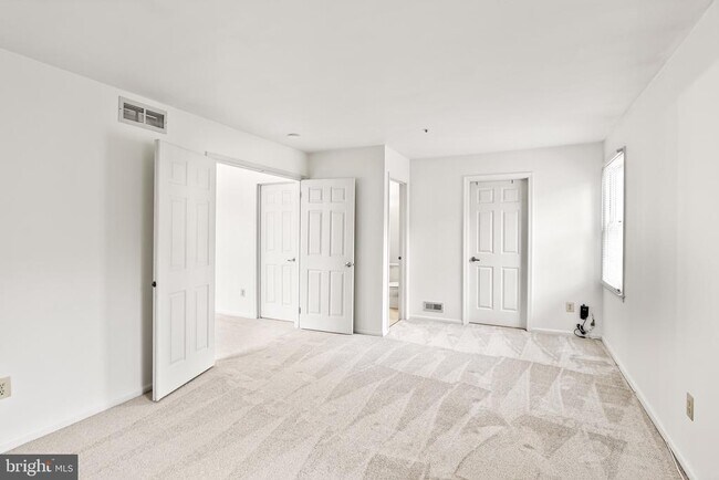 Building Photo - 1126 Chanticleer