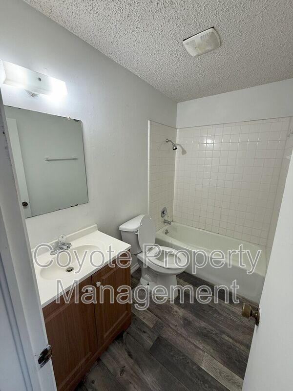 Building Photo - 107 E Kaw Ave