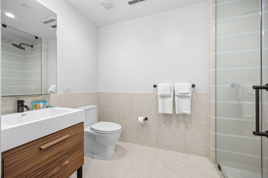 Building Photo - 16 Dupont St