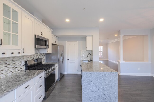 Building Photo - 904 Crestfield Dr