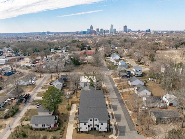 Building Photo - Luxurious Newly Built 3BD, 4BA Downtown Raleigh Townhome with Spacious Balcony and Natural Light ...