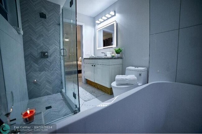 Building Photo - 327 Lancaster St