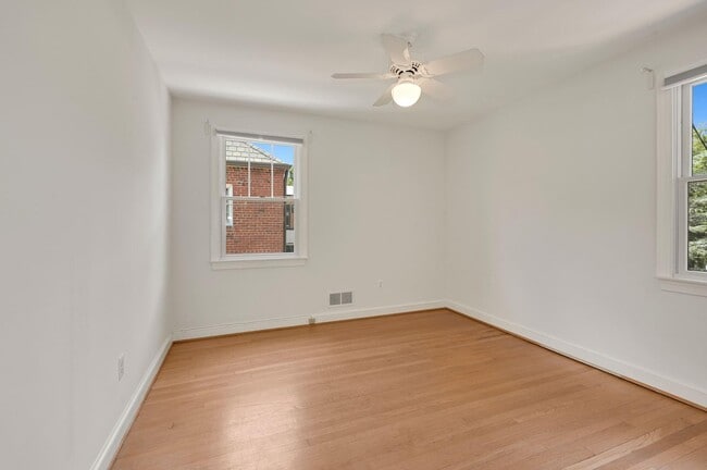 Building Photo - 4505 Alton Pl NW