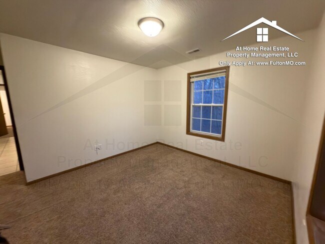 Building Photo - Sabre Circle 497–499 Duplex