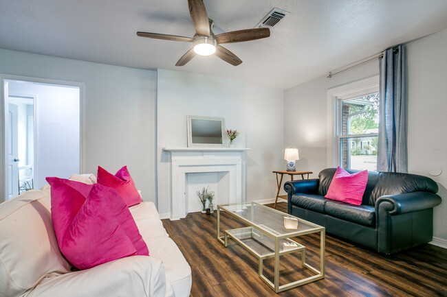 Nice space to entertain - 3241 Sandage Ave