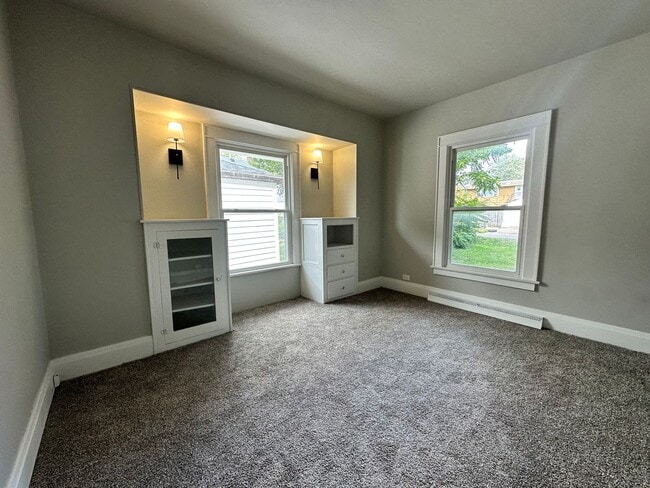 Building Photo - Three Bedroom Home in Battle Creek