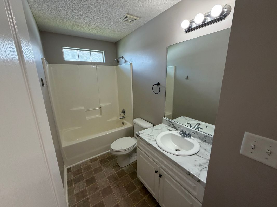 Building Photo - 3447 Jeanne Ln