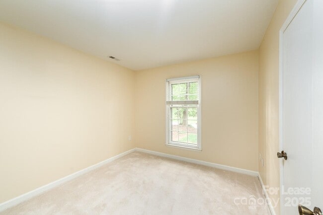 Building Photo - 901 Winter Wood Dr