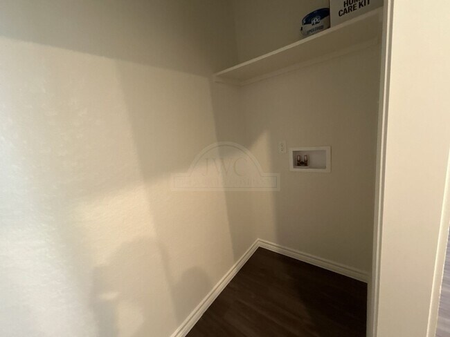 Building Photo - 5110 Rose Gdn Lp