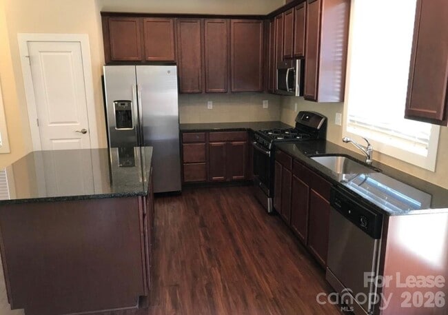 Building Photo - 1923 Winpole Ln