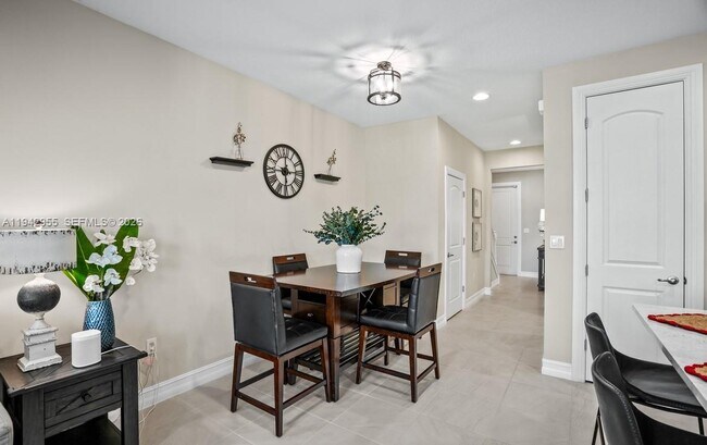 Building Photo - 10103 Akenside Dr