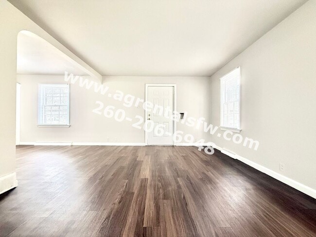 Building Photo - 3 Bedroom House