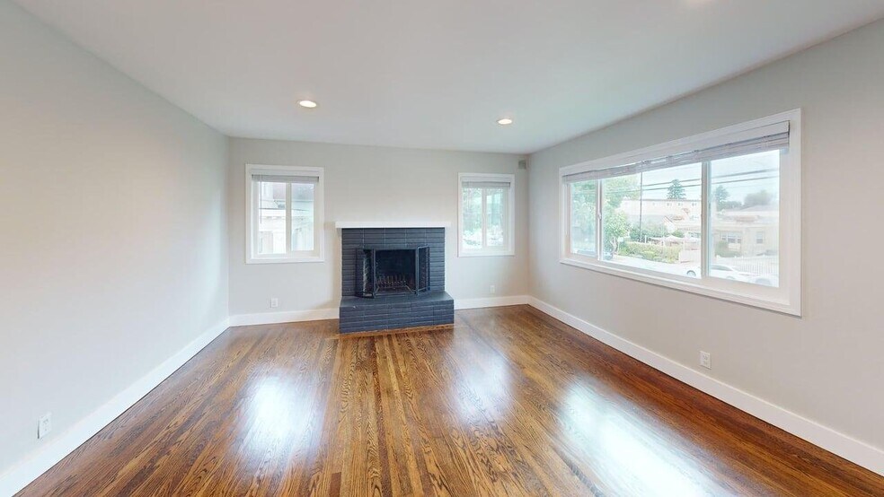 Building Photo - 2060 Santa Clara Ave
