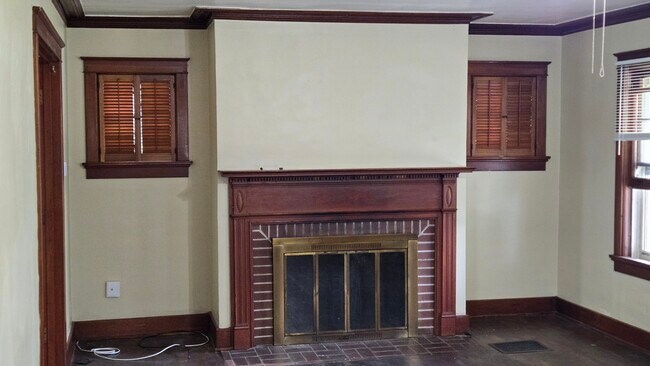 Building Photo - 32 Gebhart St