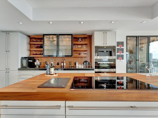 Building Photo - 555 5th Ave NE