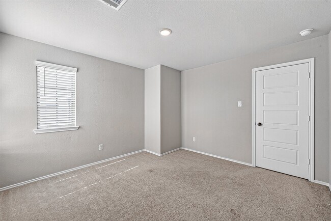 Building Photo - 21522 Autumn Summit St