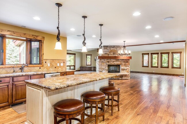 Building Photo - Long term lease in the heart of Park City! Available Mid October 2026