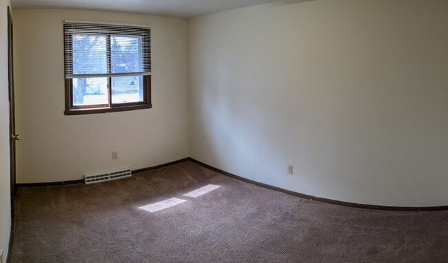 Building Photo - 110-112 West Grant St