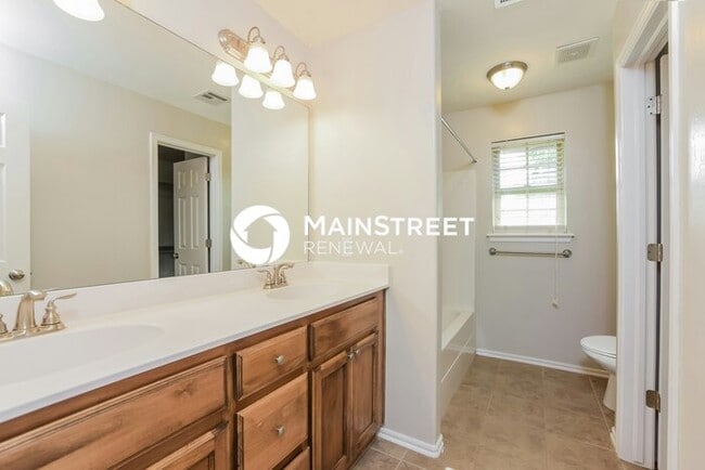 Building Photo - 3 Bedroom Pet-Friendly Home in NORMAN, OK with Main Street Renewal