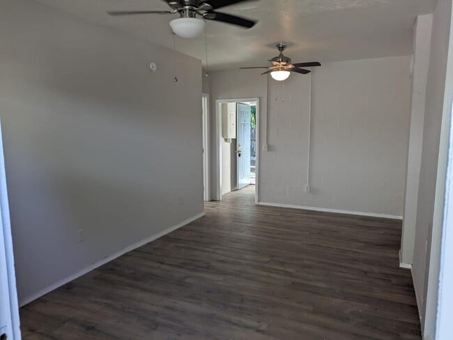 Building Photo - 637 NE Waldo Rd