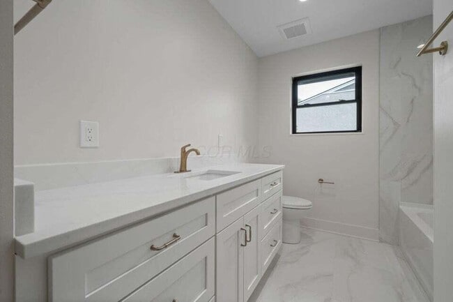 Building Photo - 2777 Donna Dr
