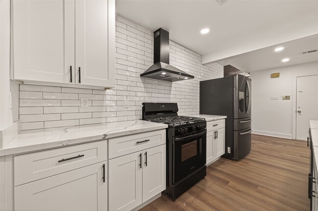 Building Photo - 5503 Jason St