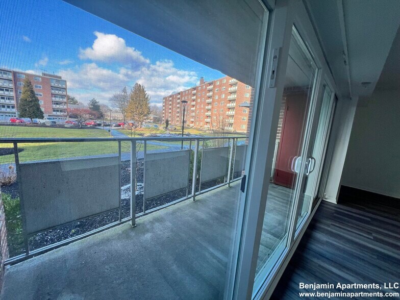 Building Photo - 51 Hill Rd