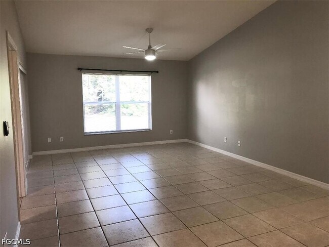 Building Photo - 4330 SW 7th Pl