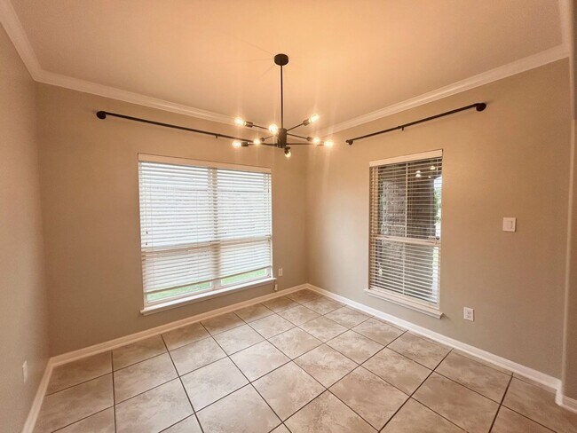 Building Photo - Gorgeous 4 Bed/ 3Bath house for rent! Avai...