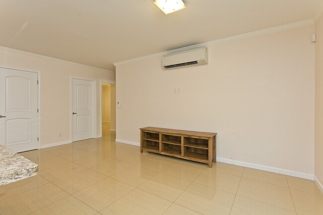 Building Photo - 912 8th Ave