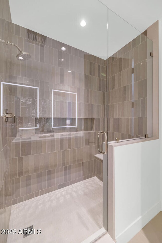 Building Photo - 5000 N Camelback Rdg Dr