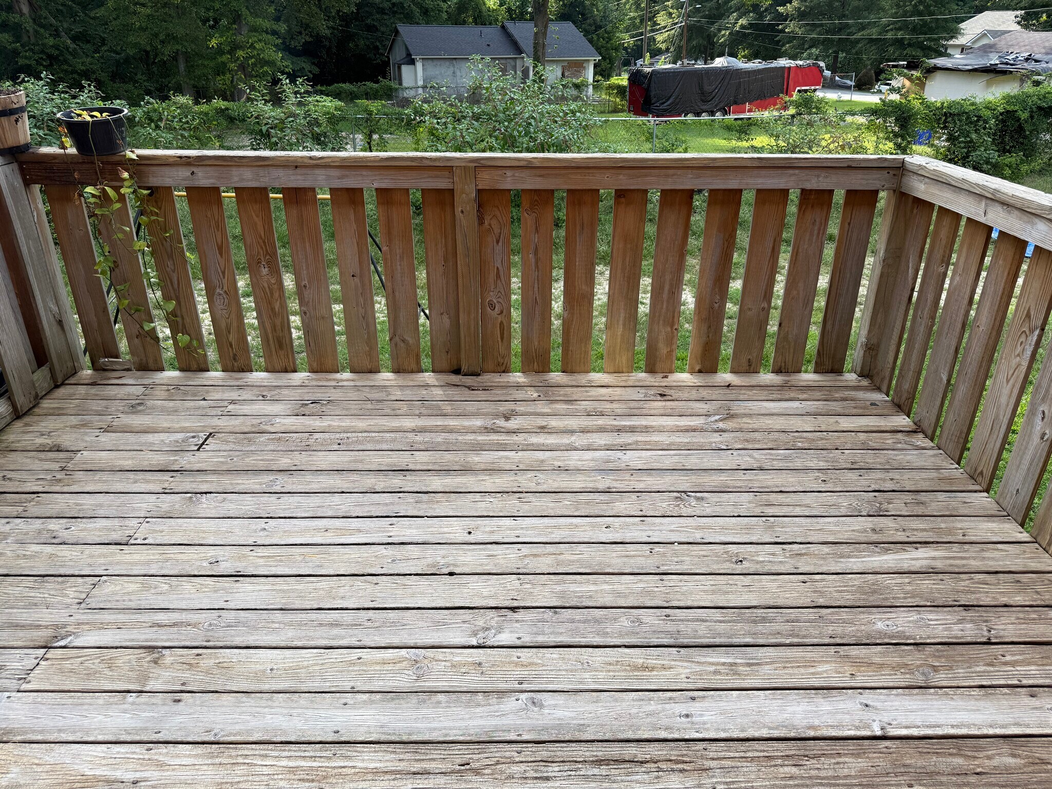 Backyard/deck - 1071 Oakland Ave SE
