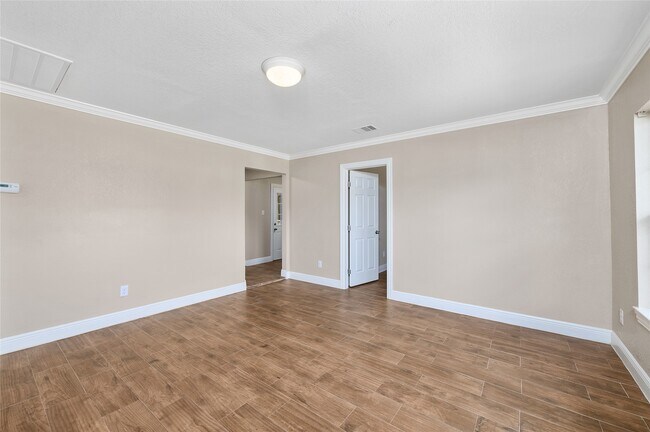 Building Photo - 3938 Daphne St