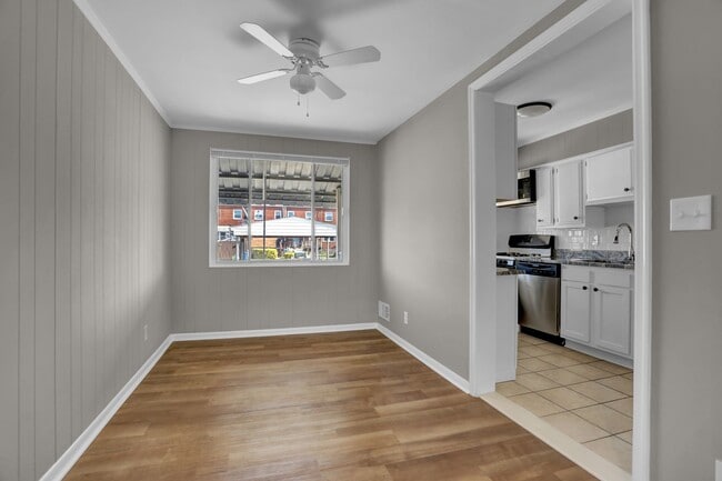 Building Photo - Completed Renovated Townhouse