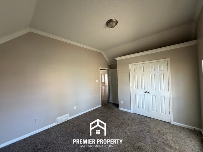 Building Photo - 6351 Oak Walk Ln